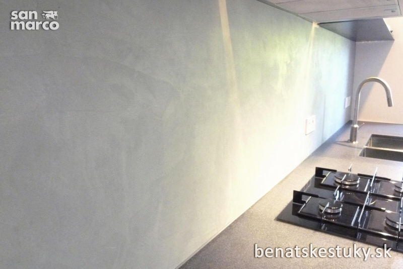 MARMORINO CLASSICO (efekt betónu) - stena v kuchyni, Košice MARMORINO CLASSICO (efekt betónu) - stena v kuchyni, Košice