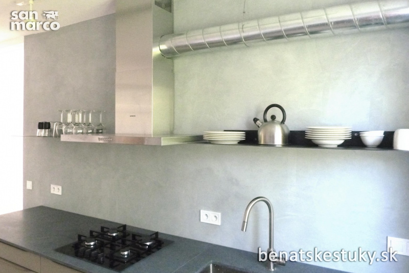 MARMORINO CLASSICO (efekt betónu) - stena v kuchyni, Košice MARMORINO CLASSICO (efekt betónu) - stena v kuchyni, Košice