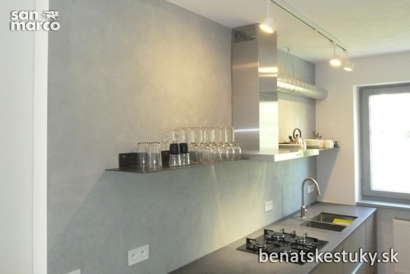 MARMORINO CLASSICO (efekt betónu) - stena v kuchyni, Košice MARMORINO CLASSICO (efekt betónu) - stena v kuchyni, Košice